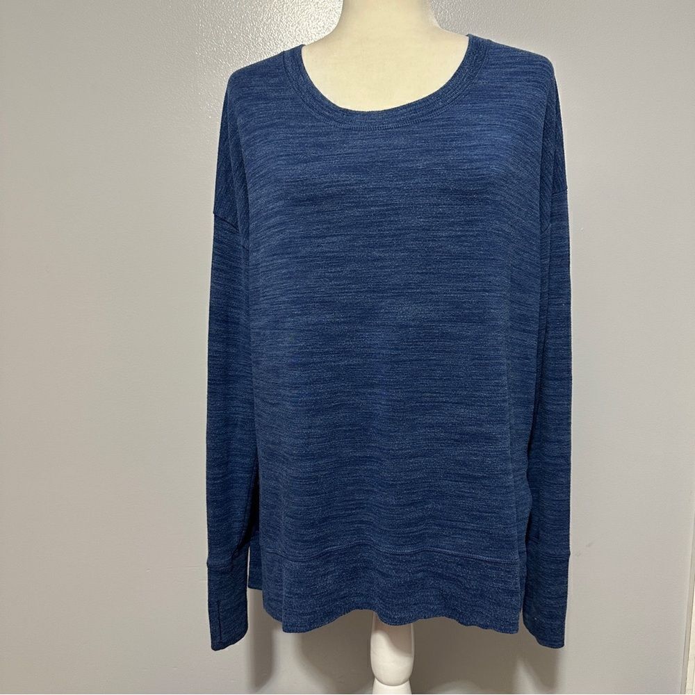 Athleta blue sweatshirt with thumb holes size L ￼